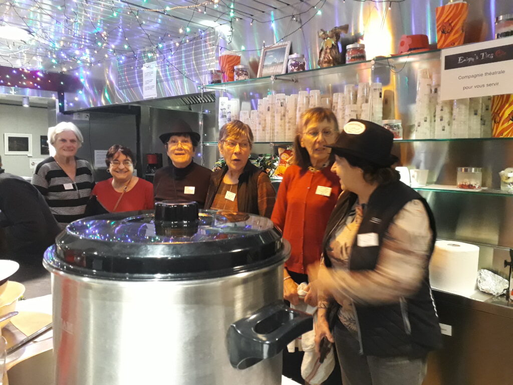 # une partie de l'équipe de l'association HPVNC en pleine action à la buvette de la Vence Scène